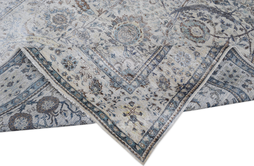 Hand Knotted Traditional Sultanabad Area Rug in gray
