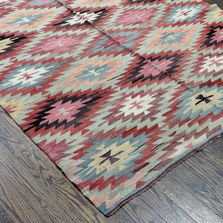 Old Turkish Kilim Rug in Pink 