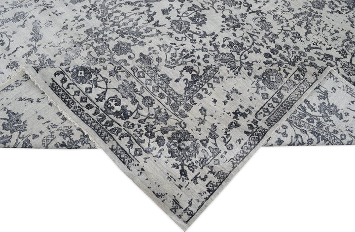 Hand Knotted Modern Area Rug in Gray Color