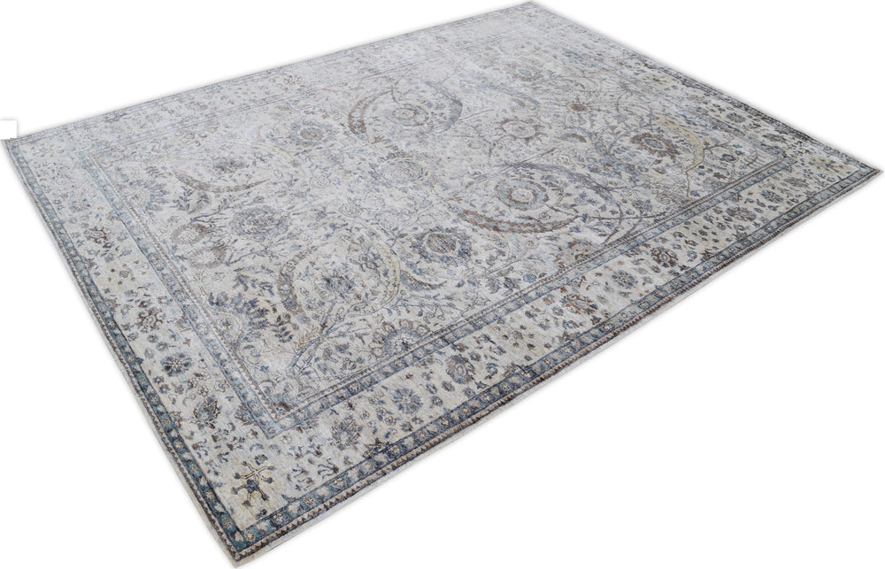 Hand Knotted Traditional Sultanabad Area Rug in gray 